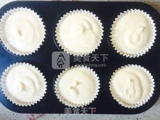 酸奶杯子蛋糕的做法步骤：12