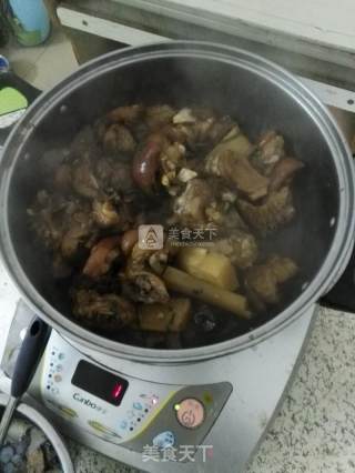甘蔗猪脚干锅的做法步骤：6