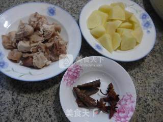 土豆烧兔肉的做法步骤：1