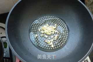 姬松茸爆炒鱿鱼丝的做法步骤：3