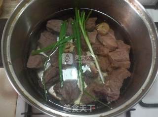 红烩牛肉的做法步骤：4