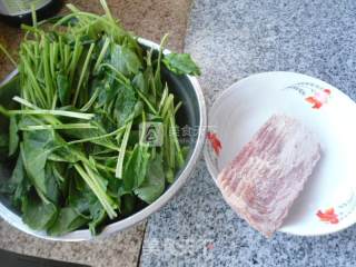 培根菠菜的做法步骤：1