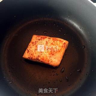 三文鱼咖喱炒饭的做法步骤：5