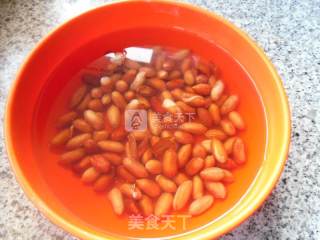 芹菜拌花生米的做法步骤：2
