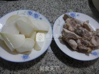 萝卜烧龙骨的做法步骤：1
