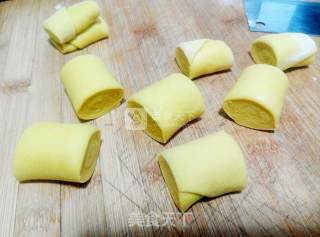 早餐主食之——奶香南瓜花卷的做法步骤：7