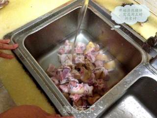 重庆麻辣水煮蹄花的做法步骤：1