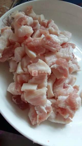 五花肉土豆盖浇饭的做法步骤：2