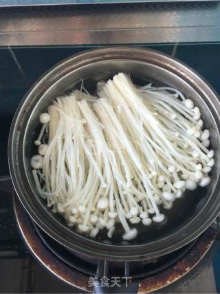 培根金针菇卷的做法步骤：2