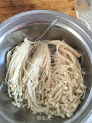 培根金针菇卷的做法步骤：3