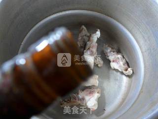 油菜蕻面结龙骨汤的做法步骤：2