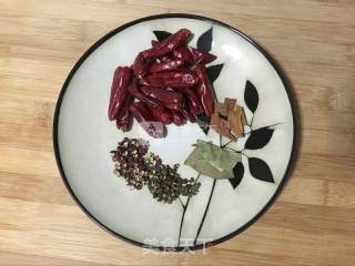 麻辣过瘾的【宜宾燃面】的做法步骤：1