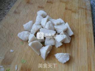 芹菜炒鱼丸的做法步骤：2