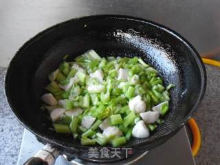 芹菜炒鱼丸的做法步骤：4