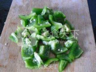 青椒干豆腐的做法步骤：2