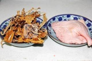 茶树菇焖鸭的做法步骤：1