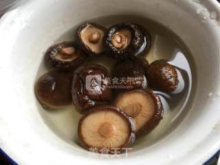 蚝油香菇菜心的做法步骤：2