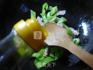 尖椒炒羊肉的做法步骤：5
