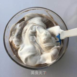 奥利奥慕斯蛋糕卷的做法步骤：12