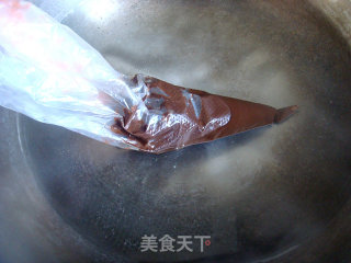 巧克力蛋糕（附巧克力镂空装饰制作）的做法步骤：2
