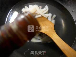 花菜炒鱿鱼的做法步骤：2