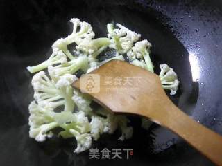 花菜炒鱿鱼的做法步骤：4