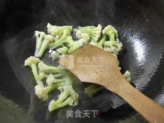 花菜炒鱿鱼的做法步骤：6
