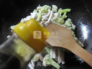 花菜炒鱿鱼的做法步骤：9