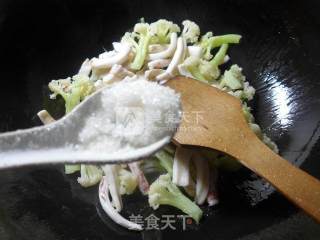 花菜炒鱿鱼的做法步骤：10
