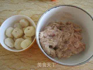 胡萝卜鲜肉蛋卷的做法步骤：2