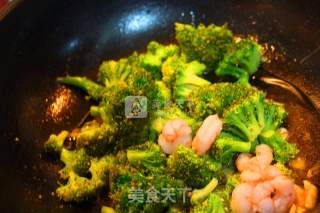 西兰花炒虾仁的做法步骤：9