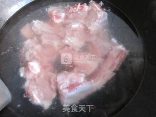 胡萝卜羊骨奶汤的做法步骤：1