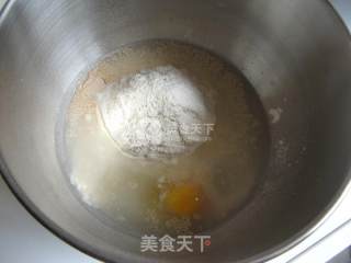 蔓越莓酥粒花朵面包的做法步骤：1