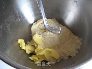 蔓越莓酥粒花朵面包的做法步骤：2