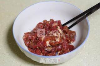 简单3步就轻松搞定吃了还想吃的烤孜然羊肉的做法步骤：1