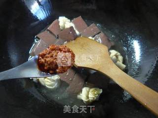 牛肉酱千张结煮鹅血的做法步骤：5