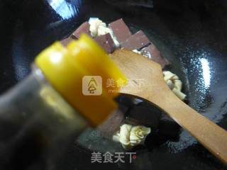 牛肉酱千张结煮鹅血的做法步骤：6