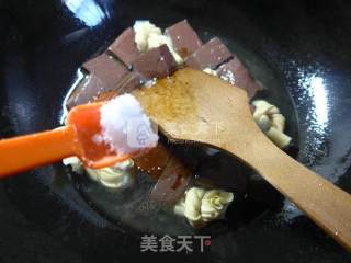 牛肉酱千张结煮鹅血的做法步骤：7