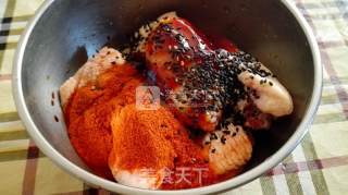 黑芝麻蜜制烤翅的做法步骤：2