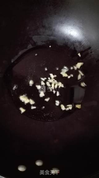 白加黑——木耳炒杏鲍菇的做法步骤：6