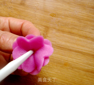 红梅报春（新年寓意甜点）的做法步骤：8