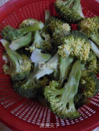 【蒜香西兰花】的做法步骤：1