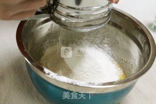 新年甜品系列——超级可爱cupcake！看见就不忍心吃！的做法步骤：3