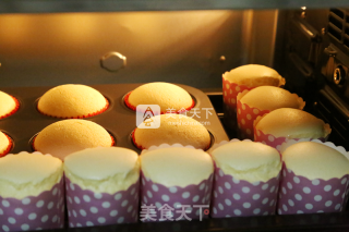 新年甜品系列——超级可爱cupcake！看见就不忍心吃！的做法步骤：9