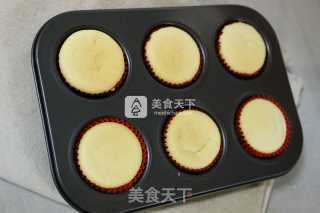 新年甜品系列——超级可爱cupcake！看见就不忍心吃！的做法步骤：10