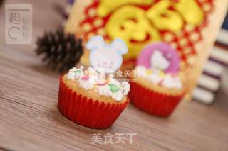 新年甜品系列——超级可爱cupcake！看见就不忍心吃！的做法步骤：11
