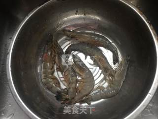 芝士焗大虾的做法步骤：1