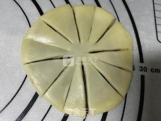 豆沙菊花酥的做法步骤：11