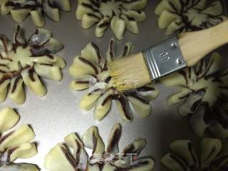 豆沙菊花酥的做法步骤：13