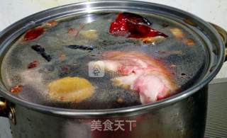 焖烧脱骨猪肘肉的做法步骤：7